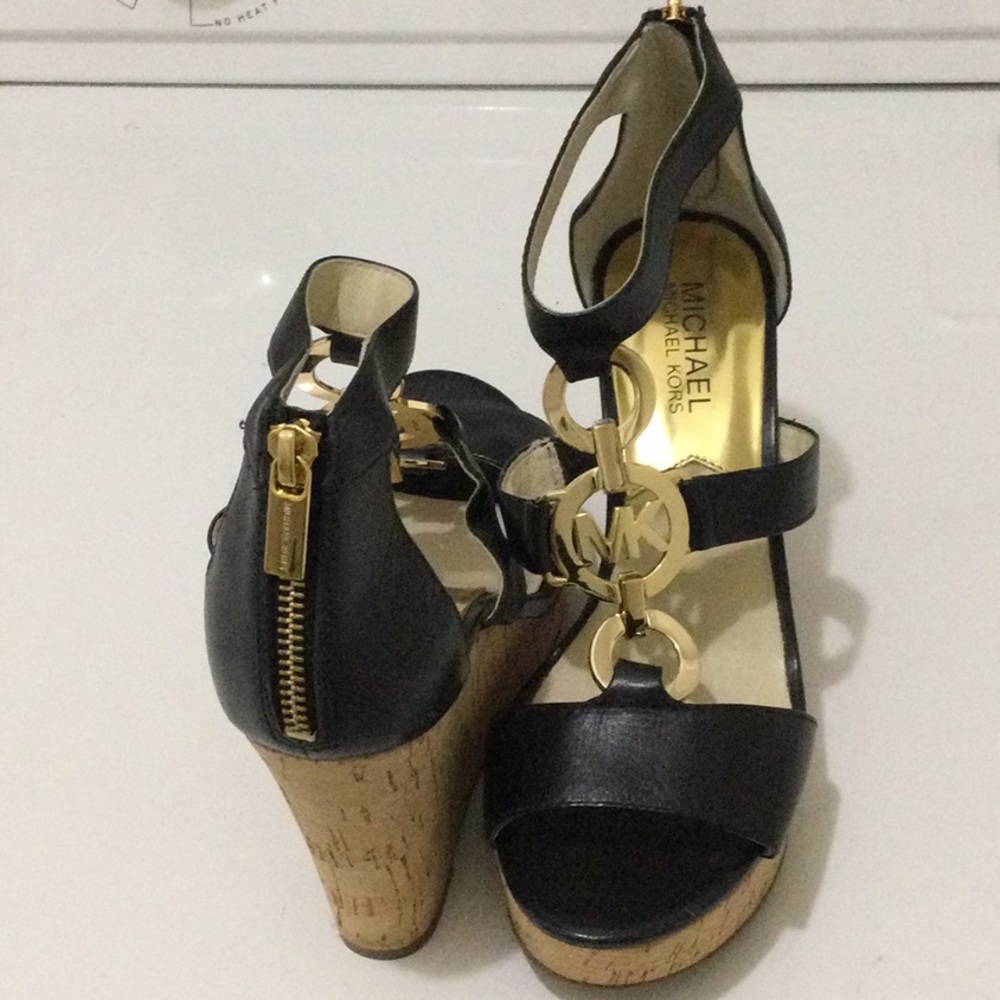 Michael Kors Leather wedge platform sandals black /gold logo size 7 - Picture 2 of 4